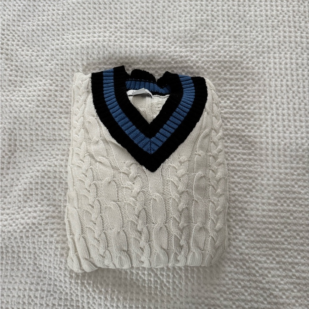 UO x Hana Cross - 100% cotton sweater